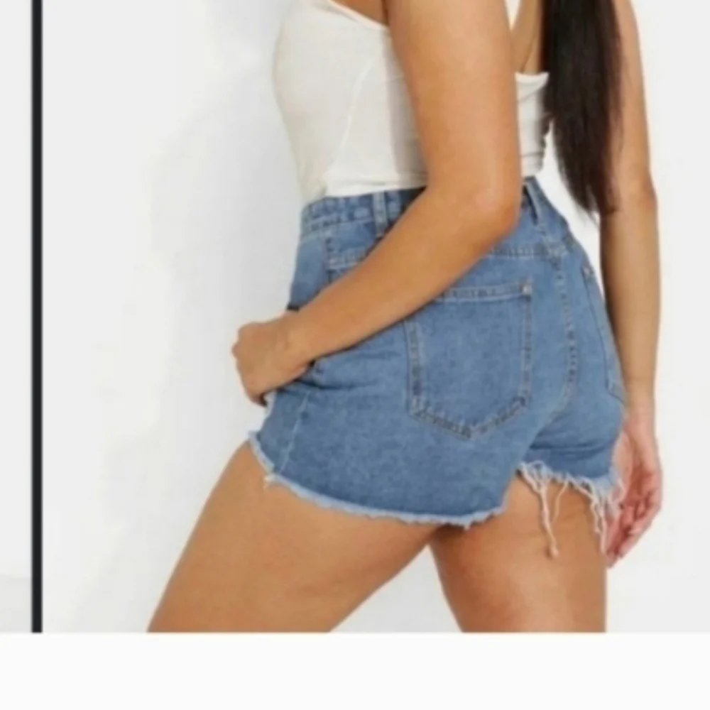 Boohoo denim shorts size 18
